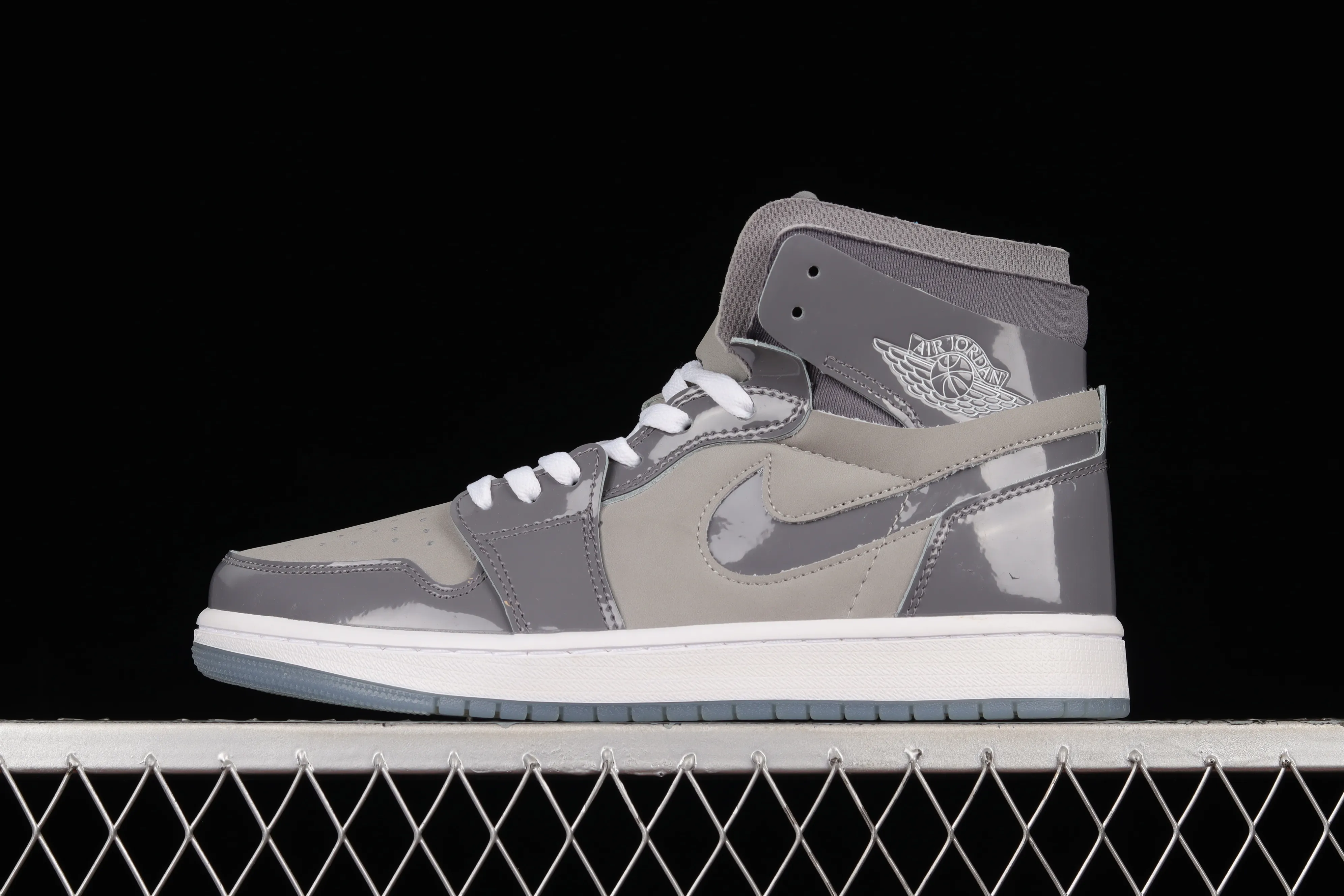 All categories Air Jordan Jordan series basketball shoes Air Jordan 1 High Air Jordan 1 Zoom CMFT AJ1 Joe 1 patent leather gray basketball shoes DQ0659-005